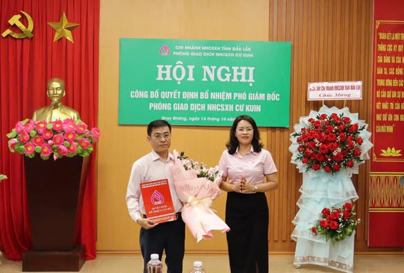Công bố quyết định bổ nhiệm Phó Giám đốc Phòng Giao dịch NHCSXH Cư Kuin
