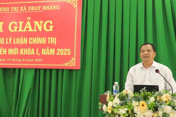 KHAI GIẢNG LỚP BỒI DƯỠNG LÝ LUẬN CHÍNH TRỊ CHO ĐẢNG VIÊN MỚI KHÓA 01, NĂM 2025