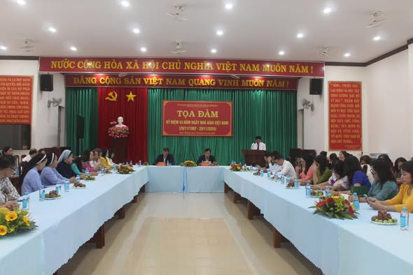 UBND XÃ DRAY BHĂNG TỔ CHỨC TỌA ĐÀM KỶ NIỆM 43 NĂM NGÀY NHÀ GIÁO VỆT NAM (20/11/1982-20/11/2025)