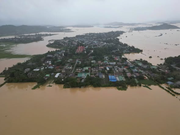 KHUYẾN CÁO ĐẢM BẢO AN TOÀN CHO NGƯỜI DÂN TRONG MƯA LŨ
