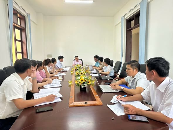 UBND xã Dray Bhăng tổ chức buổi làm việc với Thuế Cơ Sở 1 tỉnh Đắk Lắk.