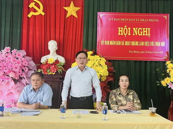 Thăm và làm việc với Cấp uỷ, BTQ, hệ thống chính trị thôn Mới