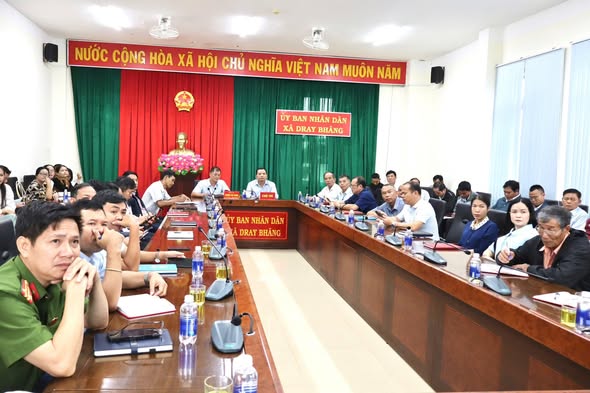 Hội nghị tập huấn trực tuyến "Sổ tay đảng viên điện tử” tại điểm cầu của xã