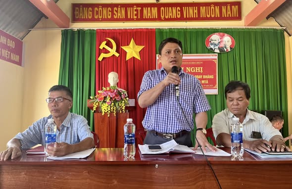 Thăm và làm việc giữa lãnh đạo UBND xã với Cấp uỷ, BTQ và hệ thống chính trị buôn Ea Mta