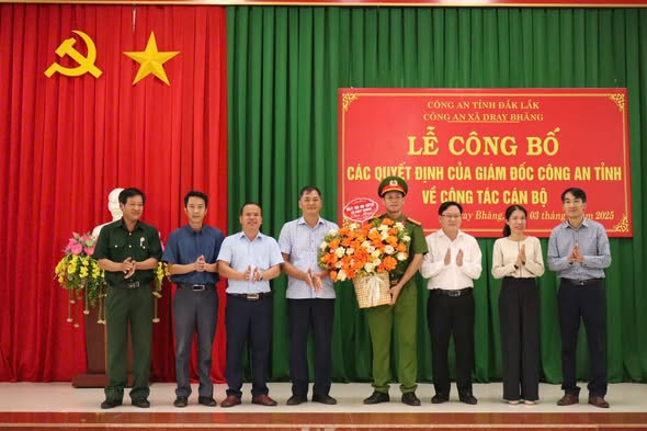 CÔNG BỐ QUYẾT ĐỊNH CỦA GIÁM ĐỐC CÔNG AN TỈNH VỀ CÔNG TÁC CÁN BỘ