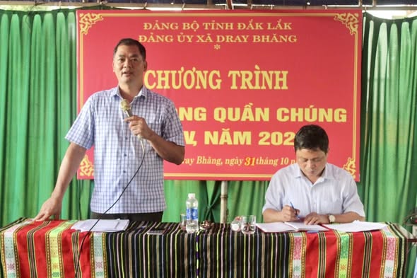 Phát động quần chúng quý IV năm 2025 tại buôn Ea Khít và Ea Khít A