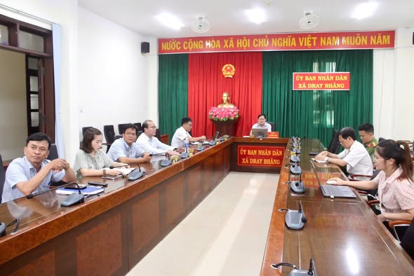 HỘI NGHỊ TRỰC TUYẾN SƠ KẾT 6 THÁNG ĐẦU NĂM VÀ TRIỂN KHAI ĐỀ ÁN 06 TẠI ĐIỂM CẦU XÃ DRAY BHĂNG