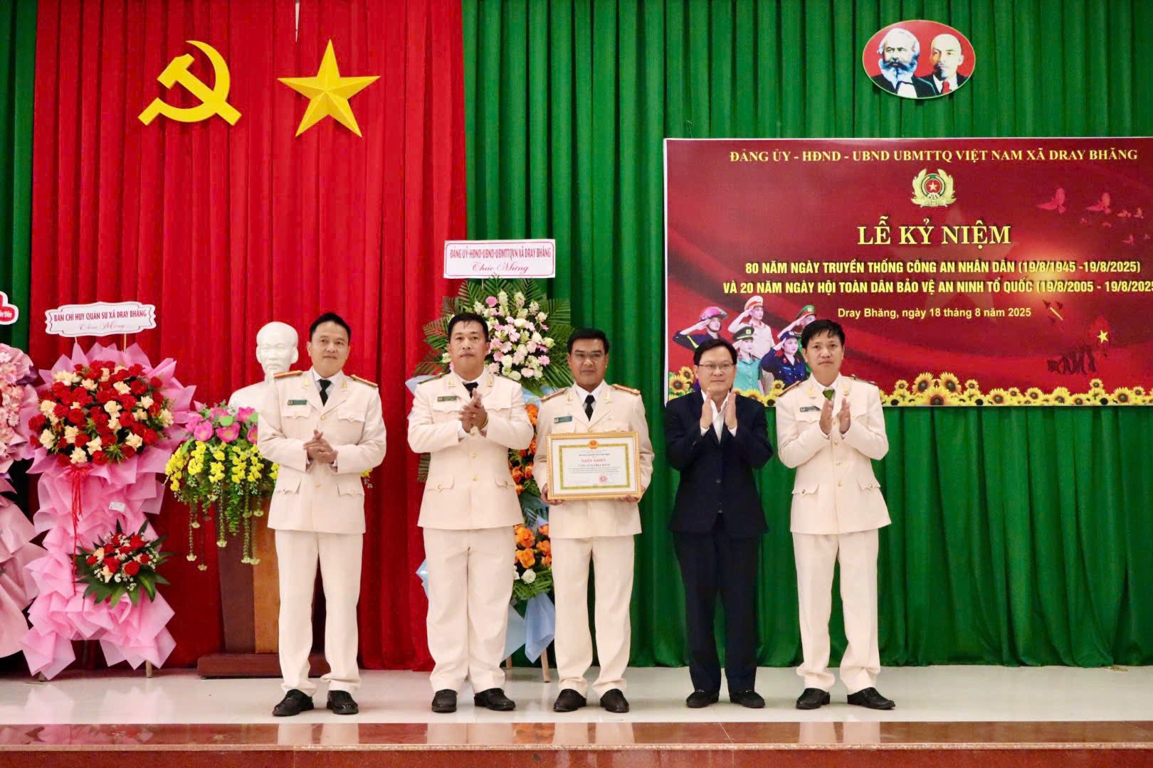 Xã Dray Bhăng tổ chức Lễ Kỷ niệm 80 năm Ngày truyền thống Công an nhân dân (19/8/1945 - 19/8/2025)