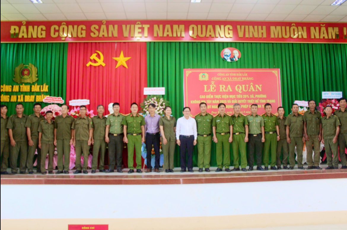 CÔNG AN XÃ DRAY BHĂNG TỔ CHỨC LỄ RA QUÂN CAO ĐIỂM THỰC HIỆN MỤC TIÊU XÃ, PHƯỜNG KHÔNG MA TUÝ