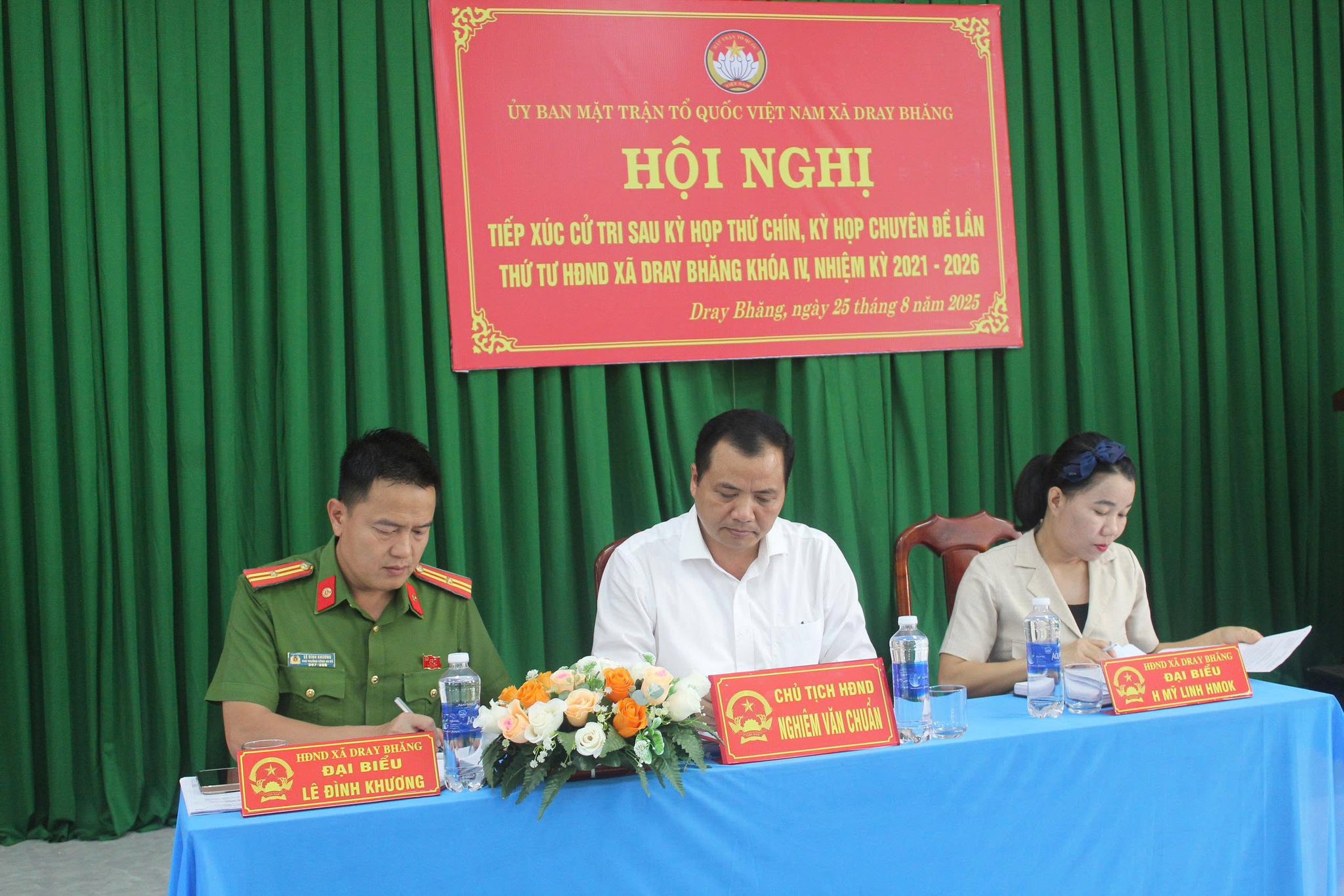 TIẾP XÚC CỬ TRI SAU KỲ HỌP THỨ CHÍN VÀ KỲ HỌP CHUYÊN ĐỀ LẦN THỨ TƯ HĐND XÃ DRAY BHĂNG KHÓA IV, NHIỆM KỲ 2021-2026.