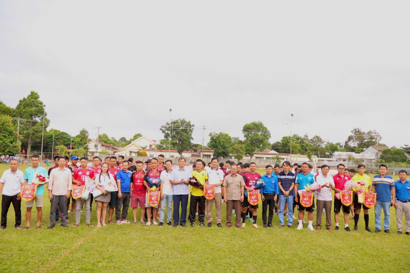 KHAI MẠC GIẢI BÓNG ĐÁ NAM THANH NIÊN 11 NGƯỜI NĂM 2025 CHÀO MỪNG ĐẠI HỘI ĐẢNG BỘ XÃ DRAY BHĂNG NHIỆM KỲ 2025-2030