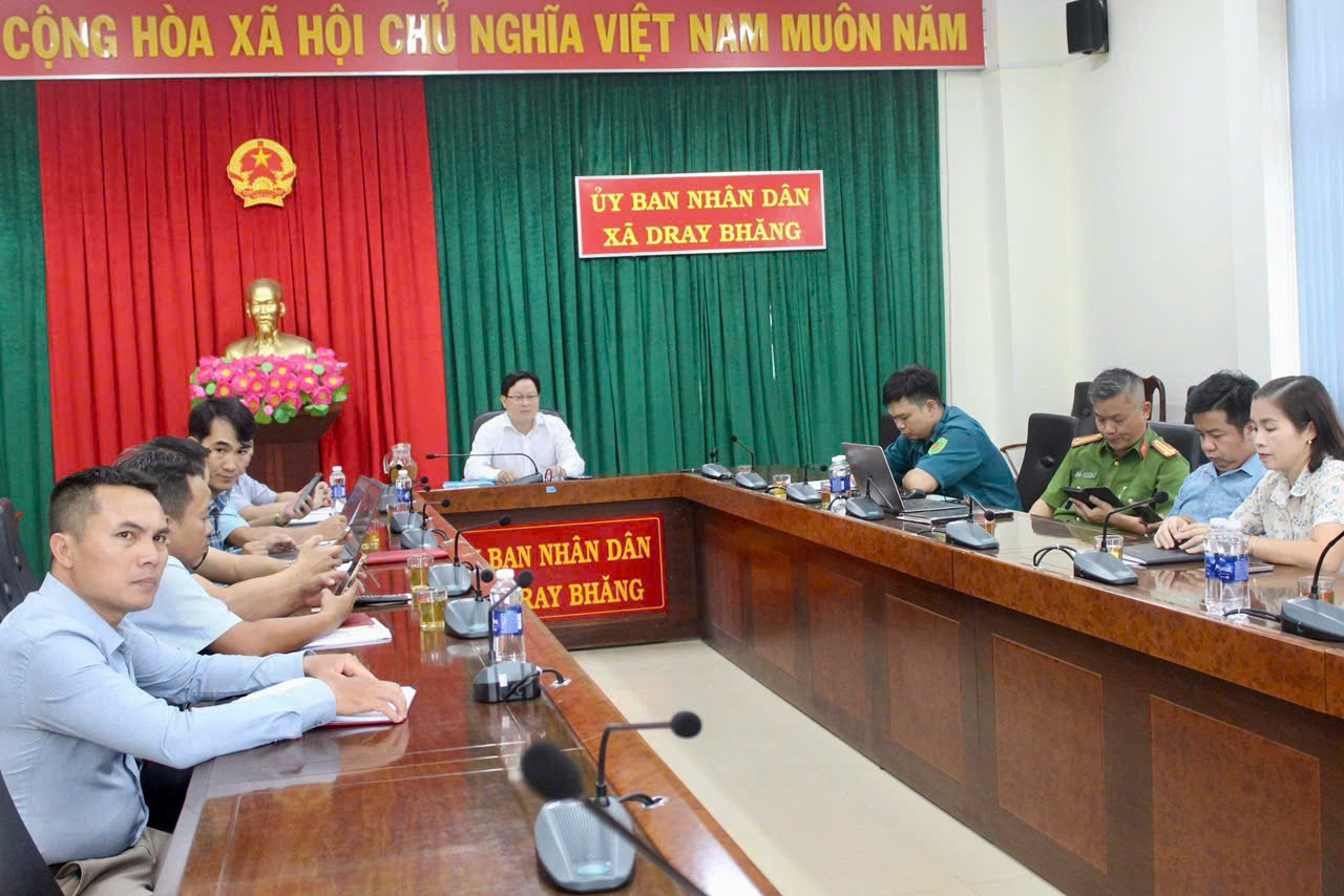 XÃ DRAY BHĂNG TỔ CHỨC THAM DỰ PHIÊN HỌP TRỰC TUYẾN TỪ VĂN PHÒNG CHÍNH PHỦ VỀ VIỆC HỌP BAN CHỈ ĐẠO PHÒNG THỦ DÂN DỰ QUỐC GIA LẦN THỨ NHẤT.