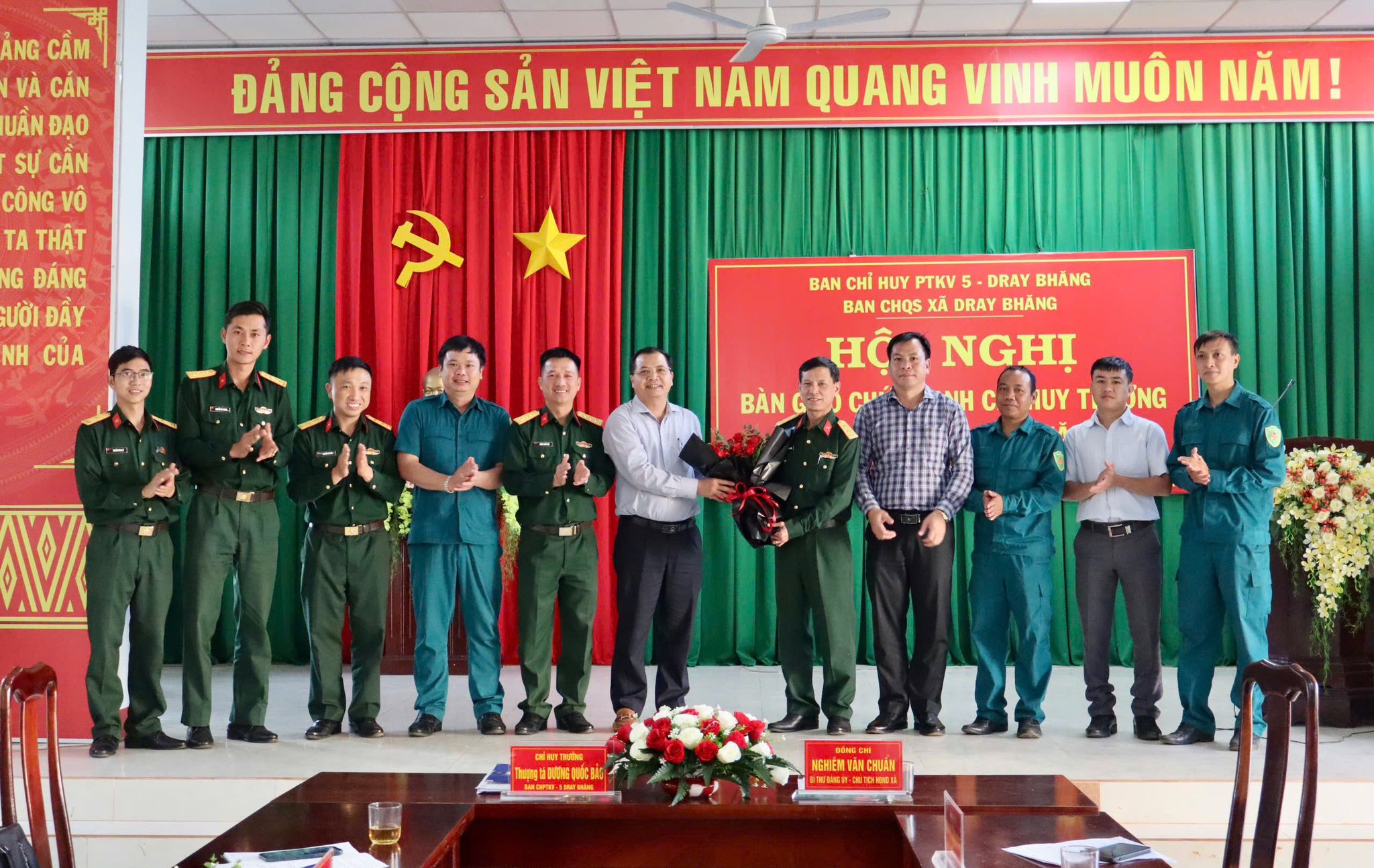 HỘI NGHỊ BÀN GIAO CHỨC DANH CHỈ HUY TRƯỞNG BAN CHQS XÃ DRAY BHĂNG