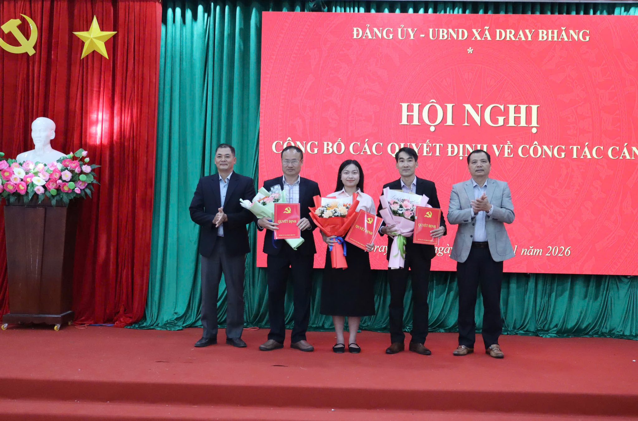 HỘI NGHỊ CÔNG BỐ CÁC QUYẾT ĐỊNH VỀ CÔNG TÁC CÁN BỘ