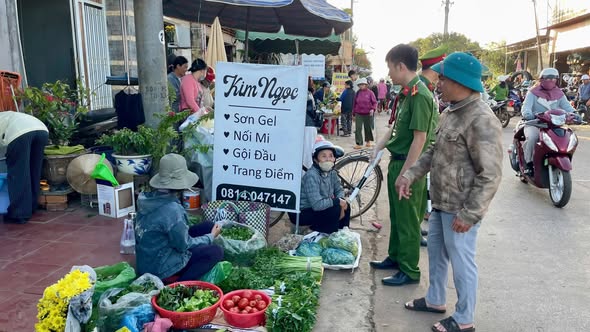 BAN ATGT XÃ RA QUÂN GIẢI TOẢ HÀNH LANG ATGT TẠI KHU VỰC CHỢ VIỆT ĐỨC