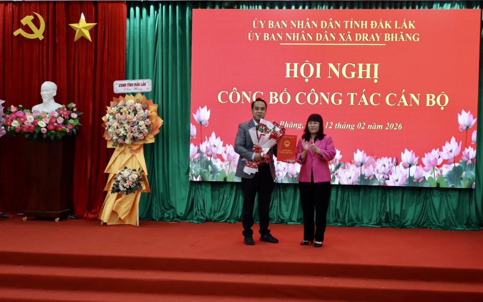 UBND XÃ DRAY BHĂNG CÔNG BỐ QUYẾT ĐỊNH PHÊ CHUẨN KẾT QUẢ BẦU CHỦ TỊCH UBND XÃ NHIỆM KỲ 2021-2026