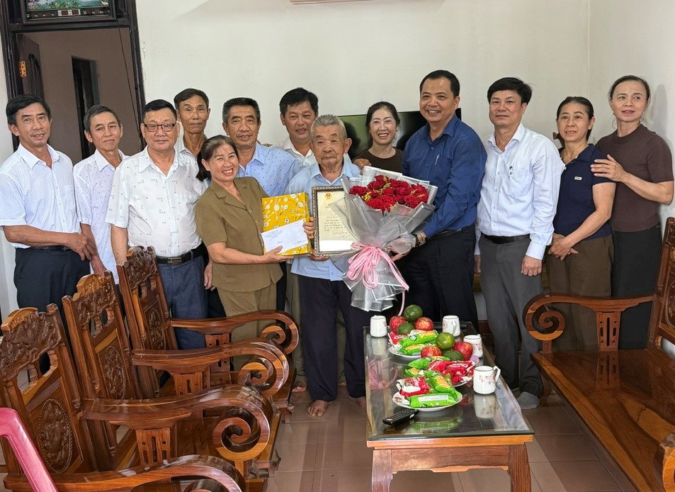 XÃ DRAY BHĂNG QUAN TÂM CHĂM LO NGƯỜI CAO TUỔI NHÂN DỊP NGÀY NGƯỜI CAO TUỔI VIỆT NAM 06/6