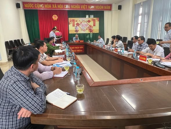 BAN BẦU CỬ SỐ 16 TỈNH KIỂM TRA CÔNG TÁC BẦU CỬ TẠI XÃ DRAY BHĂNG